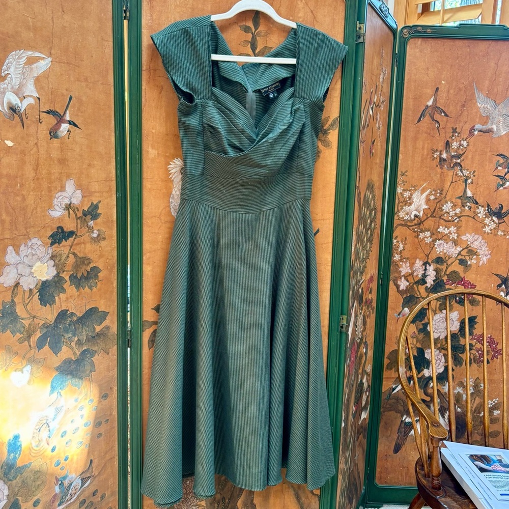 Stop staring dress size medium green black houndstooth vintage style swing